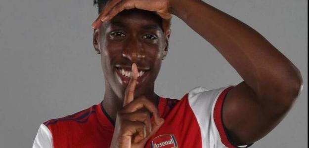 ¿Cómo juega Albert Sambi Lokonga, nuevo fichaje del Arsenal?