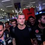 Loris Karius a su llegada a Turquía. Foto: ADNRadio.cl
