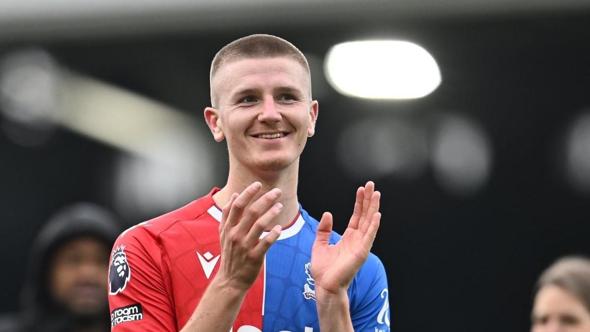 Adam Wharton tras un partido del Crystal Palace