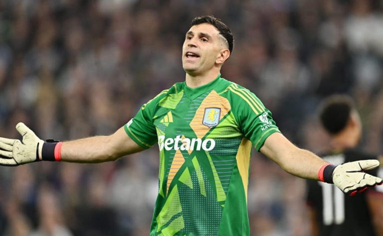 Aston Villa puts Emiliano Martínez up for sale