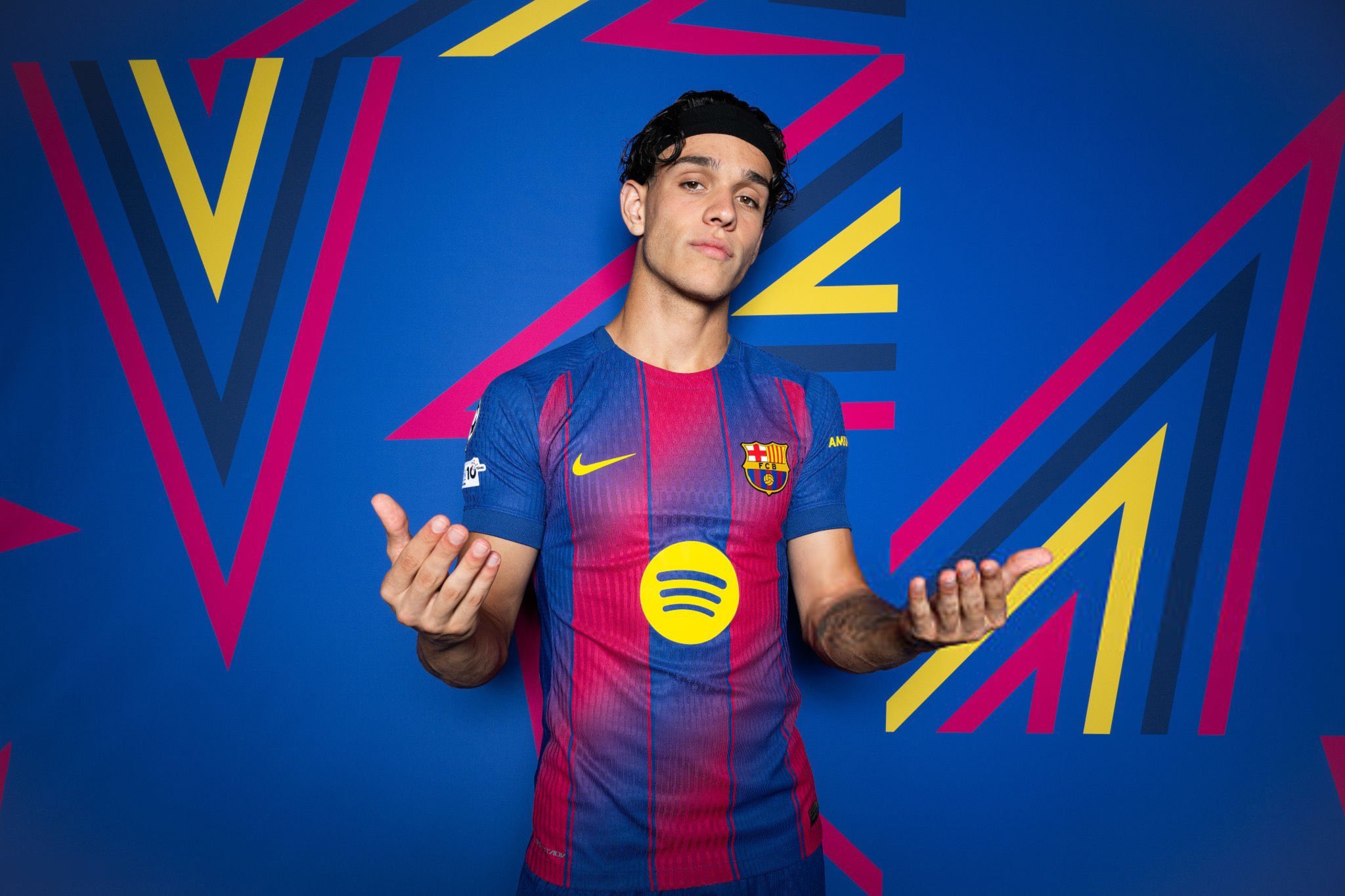 Héctor Fort ha acordado su cesión del Barcelona al Elche, sin opción de compra incluida.