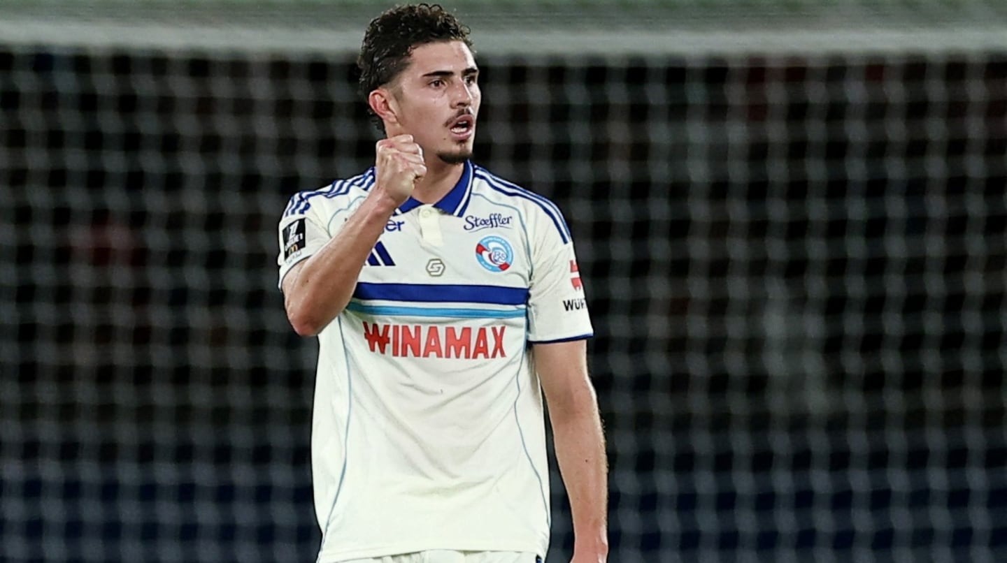 Chelsea maniobra en la Ligue 1 por Joaquín Panichelli y Guéla Doué