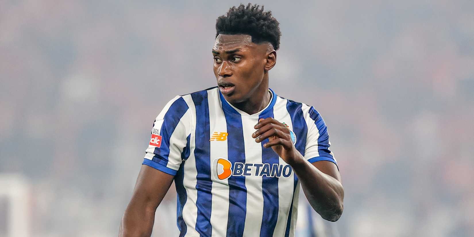 El club de la Premier League que tiene en la mira a Samu Aghehowa