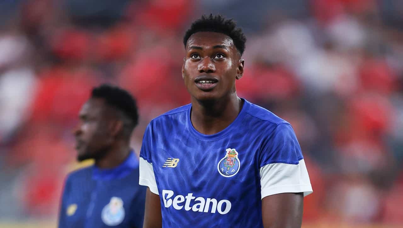 Samu Aghehowa en la mira de Chelsea y Tottenham