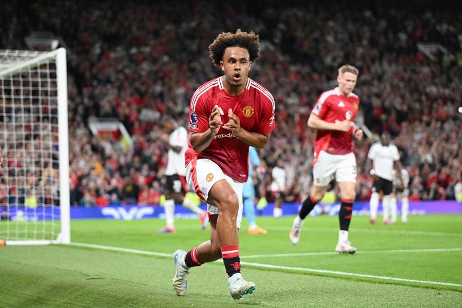 Zirkzee has one foot out of United but wants to stay in the Premier