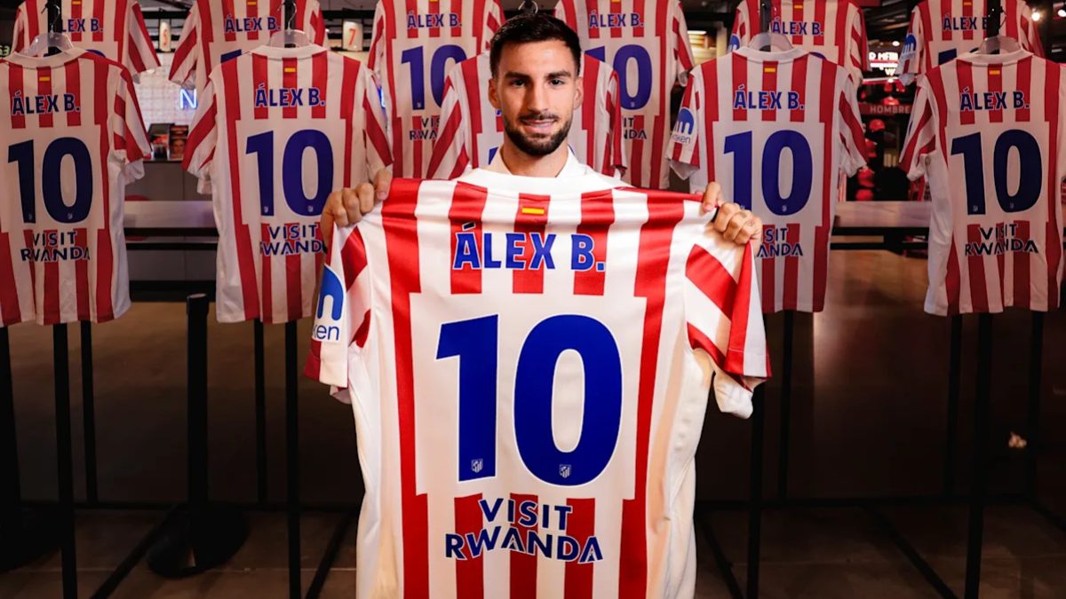 Álex Baena during his presentation with Atlético de Madrid
