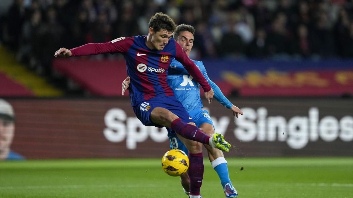 Andreas Christensen durante un partido con el Barcelona