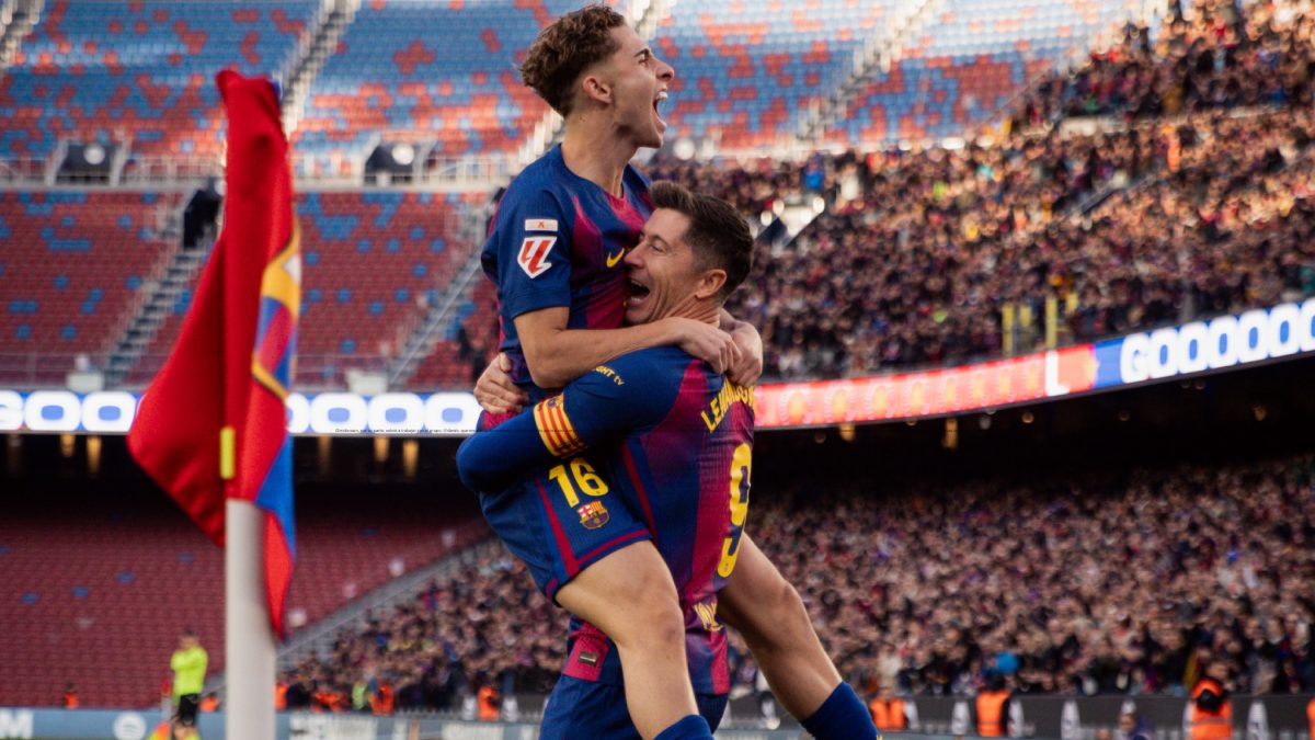 Robert Lewandowski y Fermín López celebran un gol del FC Barcelona