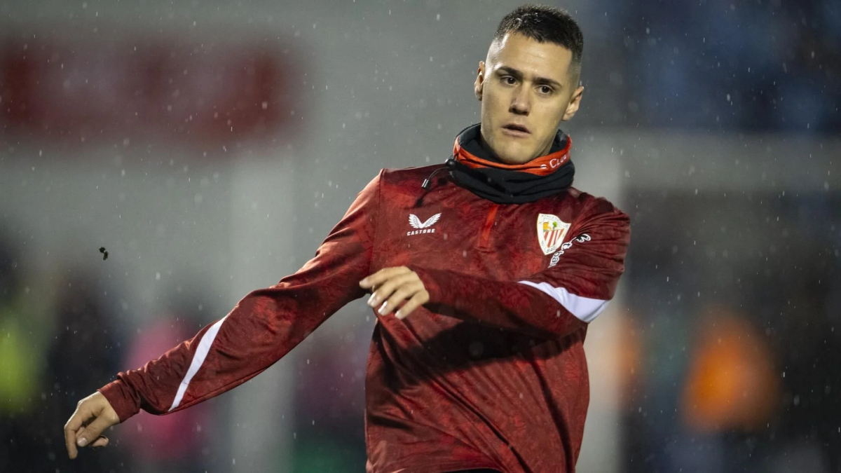 Urko Izeta during warm-up with Athletic Club