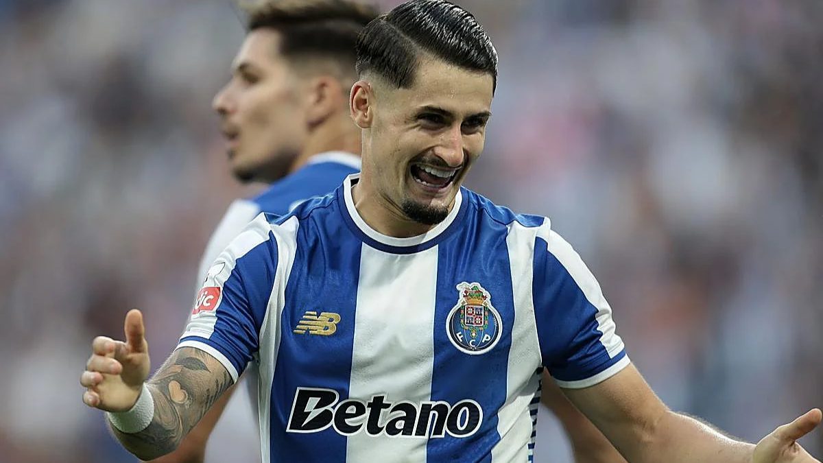 Borja Sainz celebra un gol anotado con el Oporto