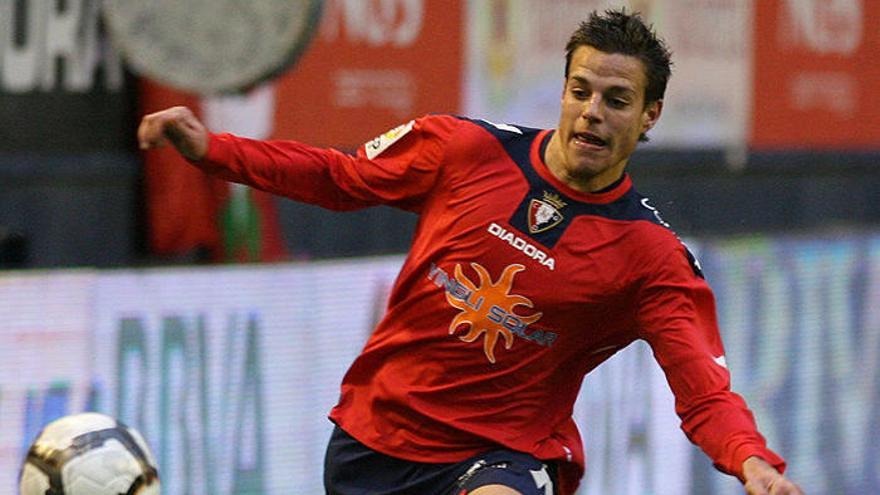 Azpilicueta jugando con Osasuna