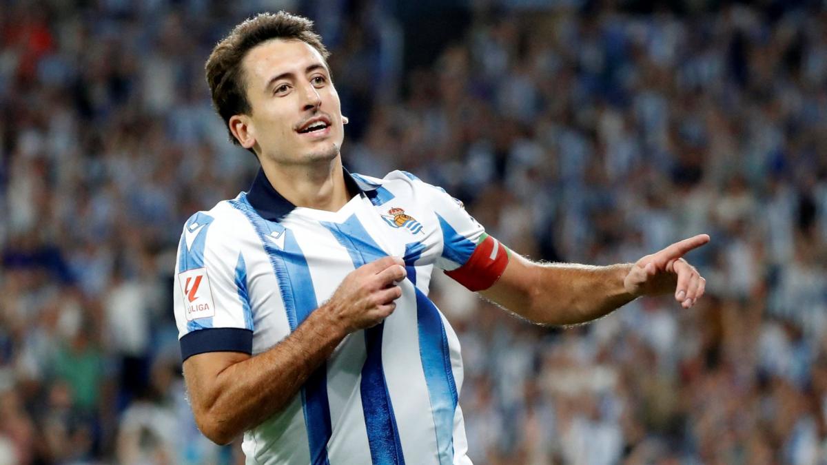 Mikel Oyarzabal celebra un gol con la Real Sociedad