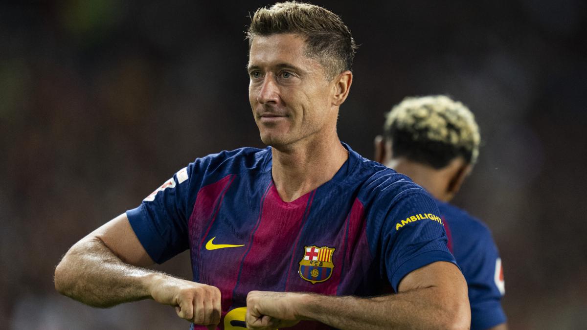 Robert Lewandowski celebrates a goal with Barcelona