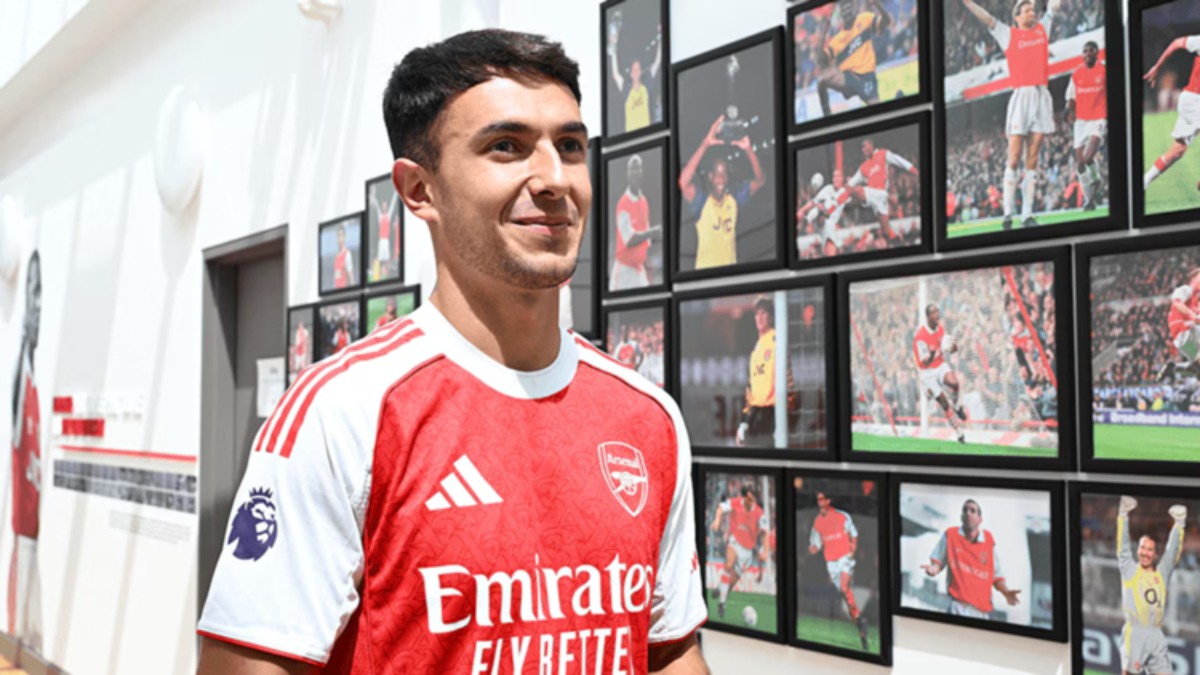 Martín Zubimendi durante su presentación con el Arsenal
