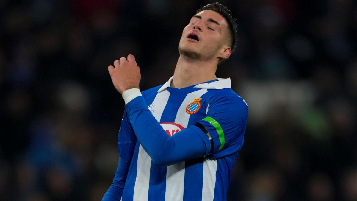Roberto Fernández durante un partido con el Espanyol