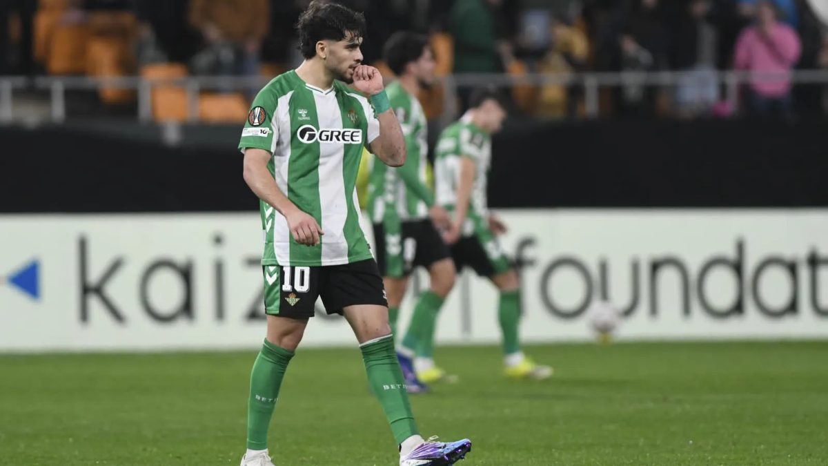 Ez Abde celebra un gol del Real Betis