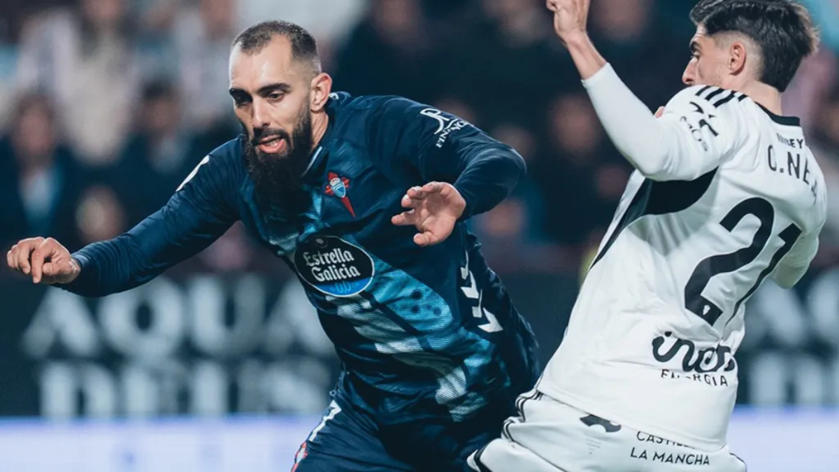 Borja Iglesias during a match with Celta de Vigo