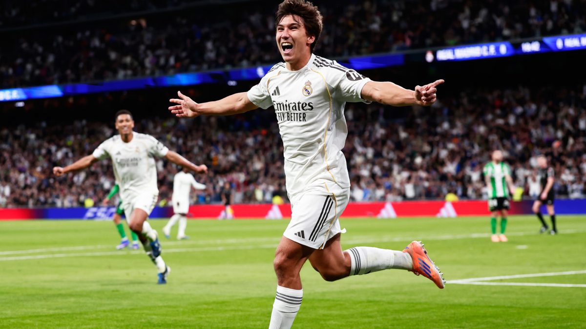 Gonzalo García celebra un gol con el Real Madrid
