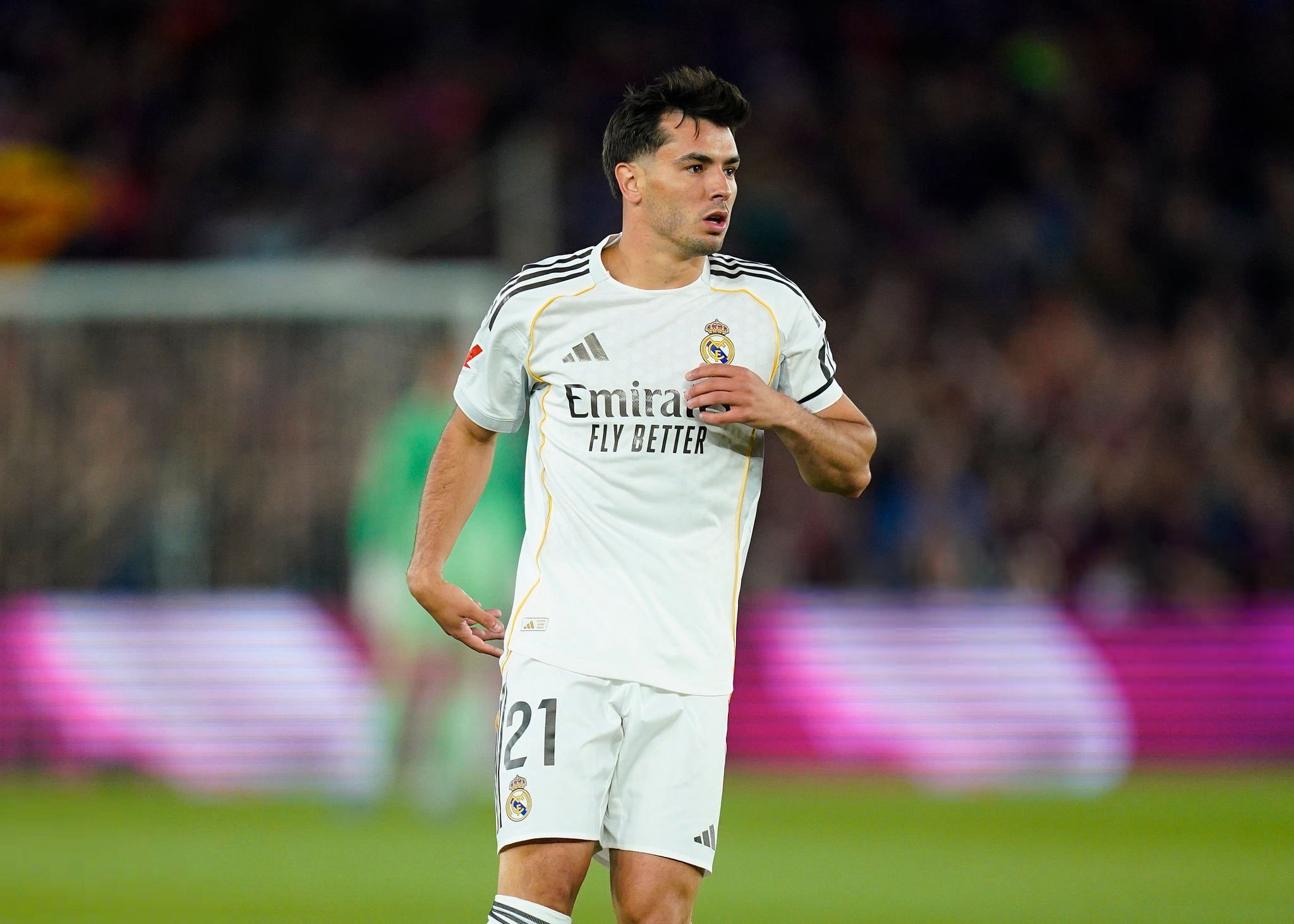 El Real Madrid ofrece a 2 cracks para fichar a Kenan Yildiz