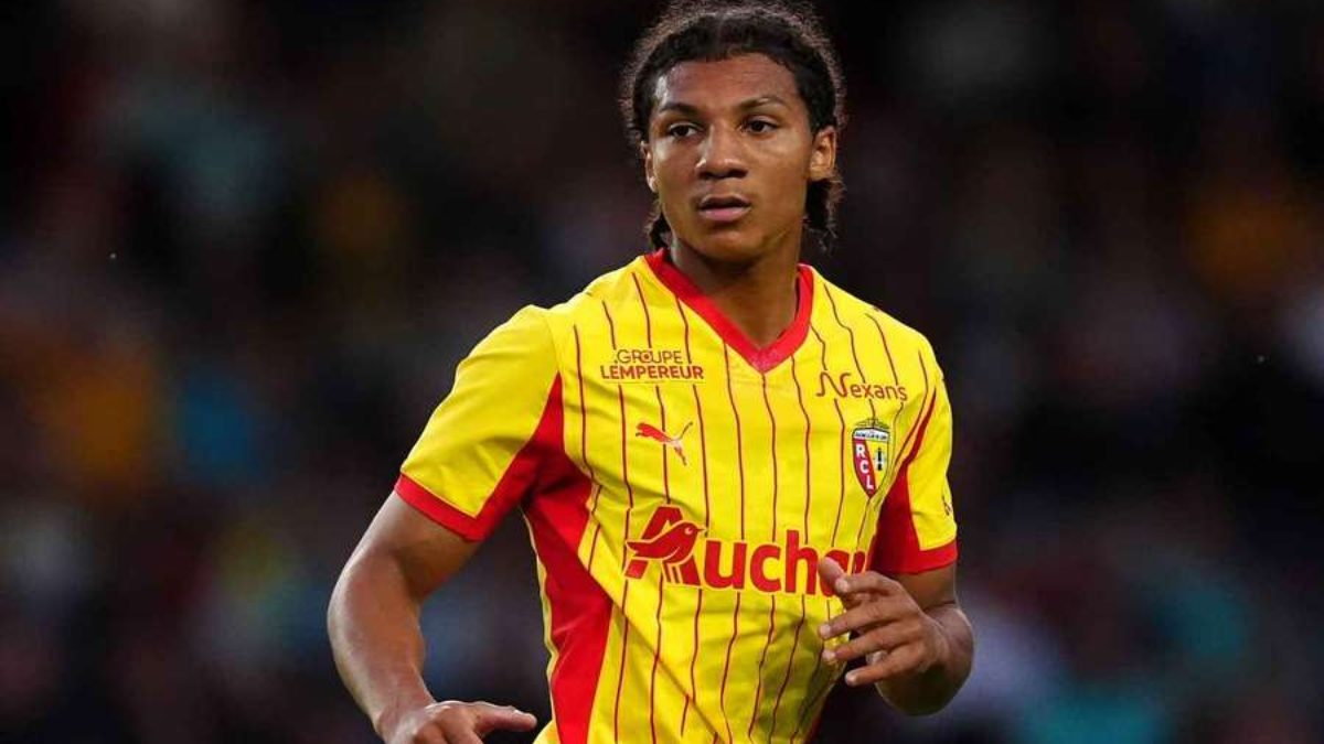Ismaëlo Ganiou durante un partido con el Lens