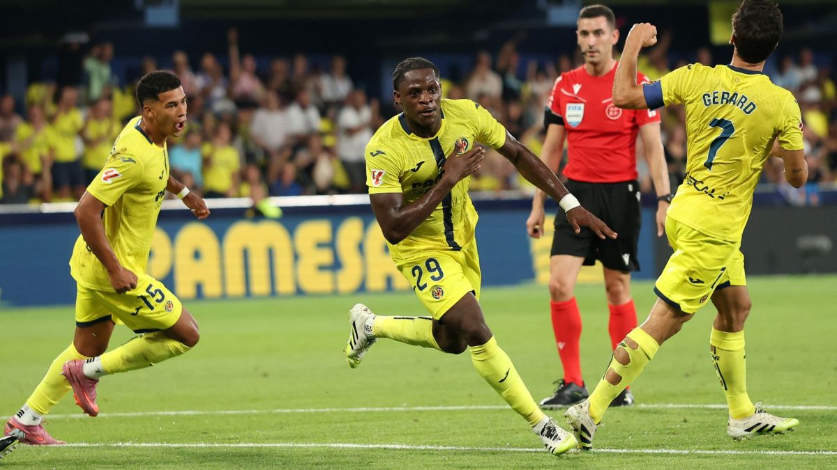Etta Eyong celebra un gol anotado con el Villarreal