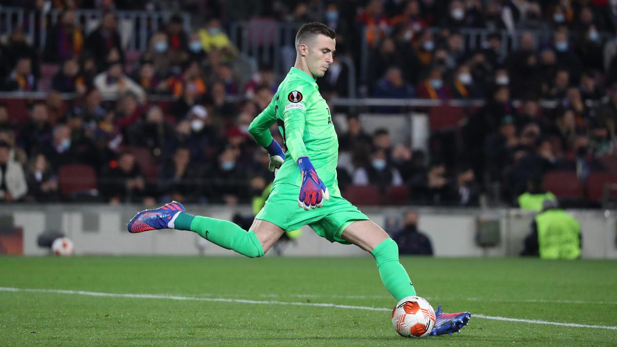 Iñaki Peña durante un partido con el Barcelona