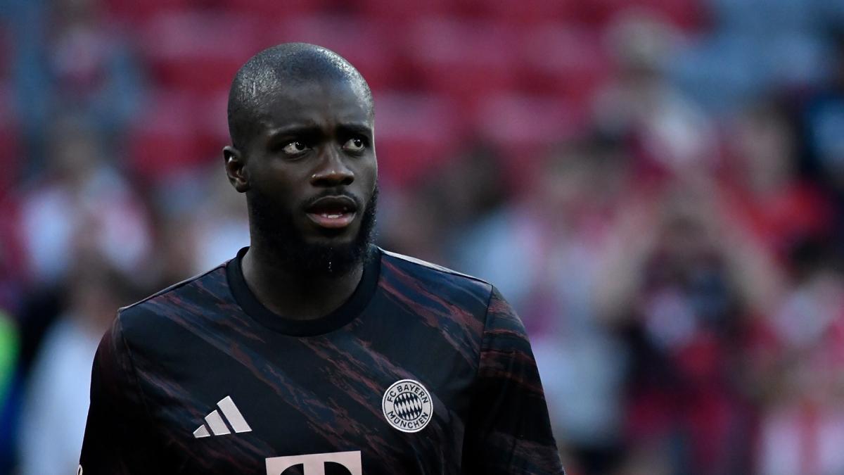 Dayot Upamecano during a warm-up with Bayern Munich