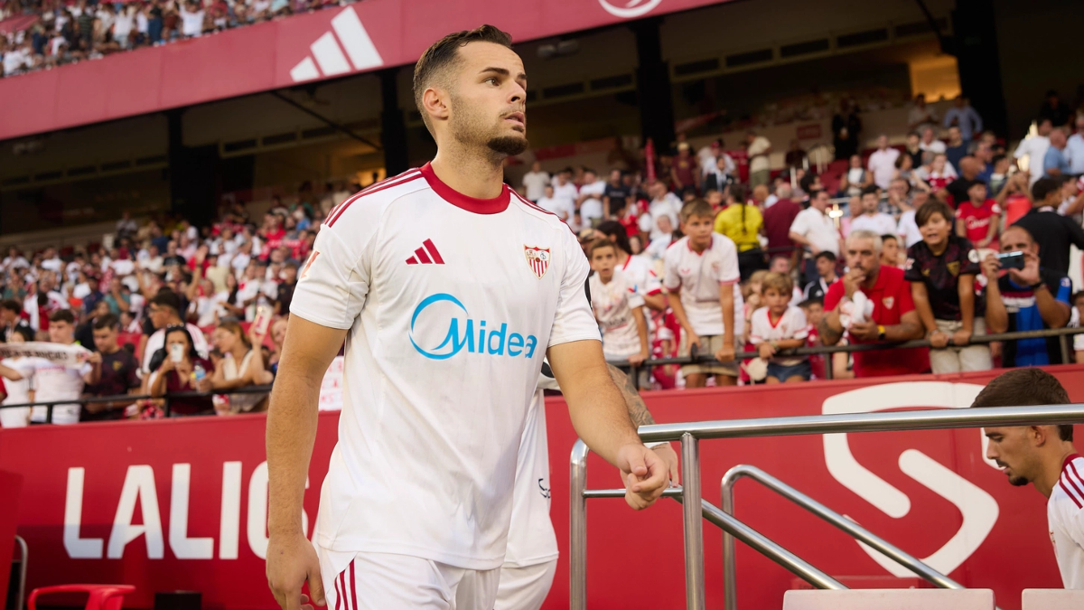 Ramón Martínez, joven defensa central del Sevilla