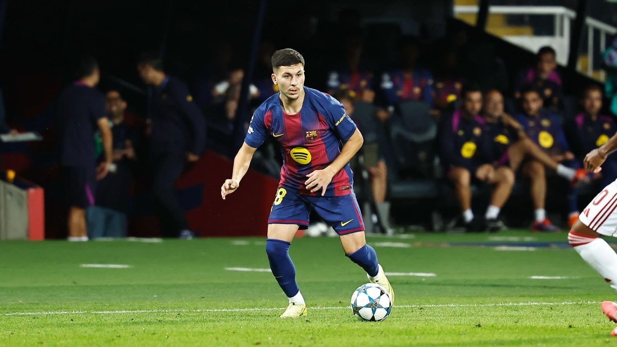 Roony Bardghji durante un partido con el Barcelona