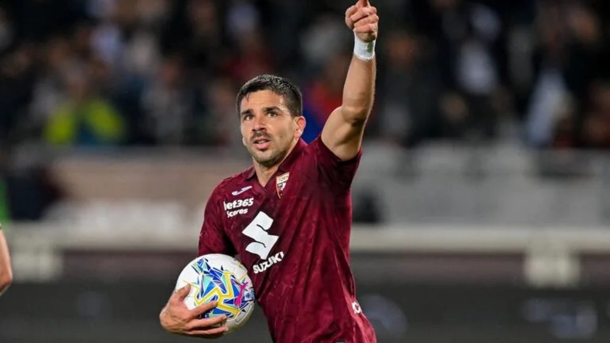 Giovanni Simeone celebrates a goal scored with Torino