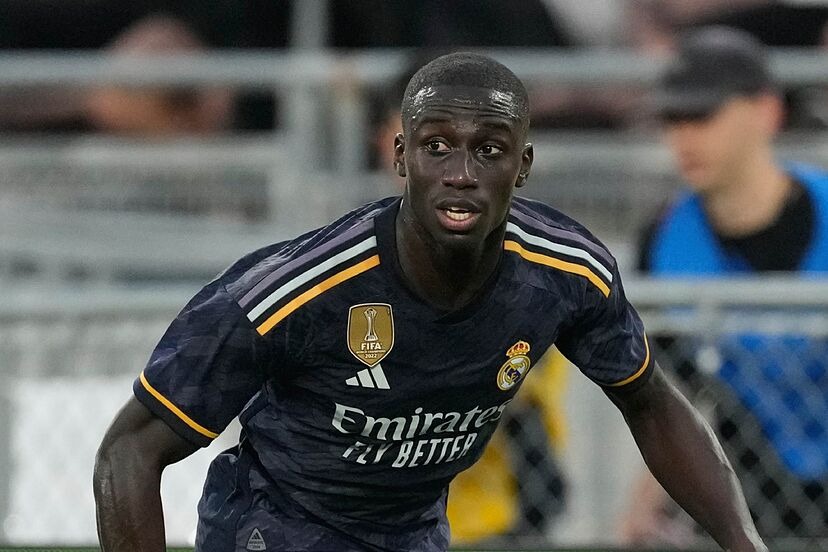 El futuro de Mendy se complica en el Real Madrid