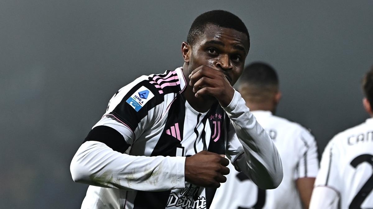Manchester United wants Kalulu