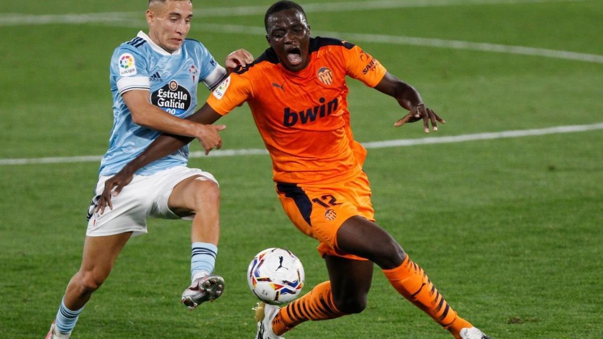 El Valencia pierde a Diakhaby lo que resta de temporada