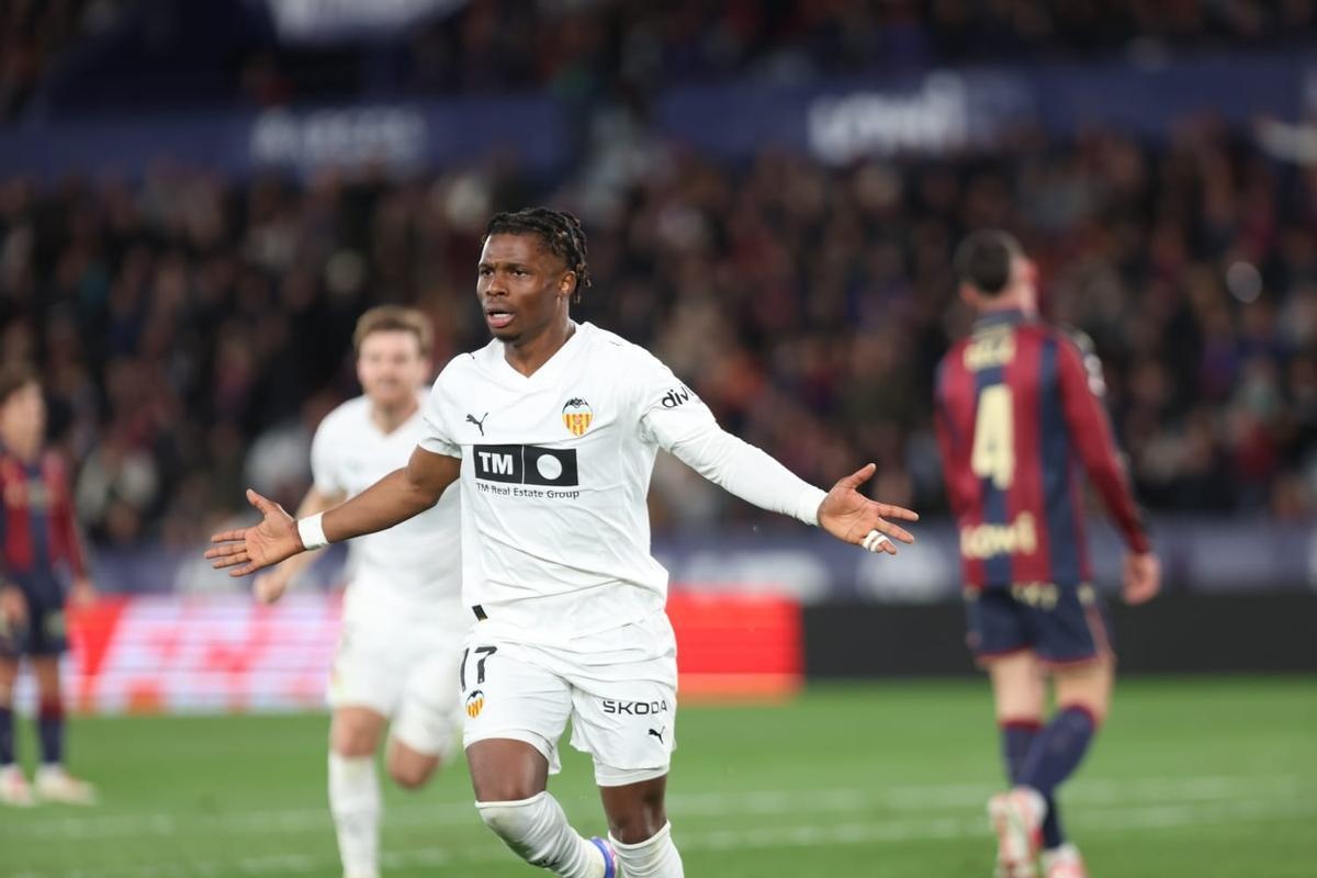 El Valencia sabe el precio de Ramazani