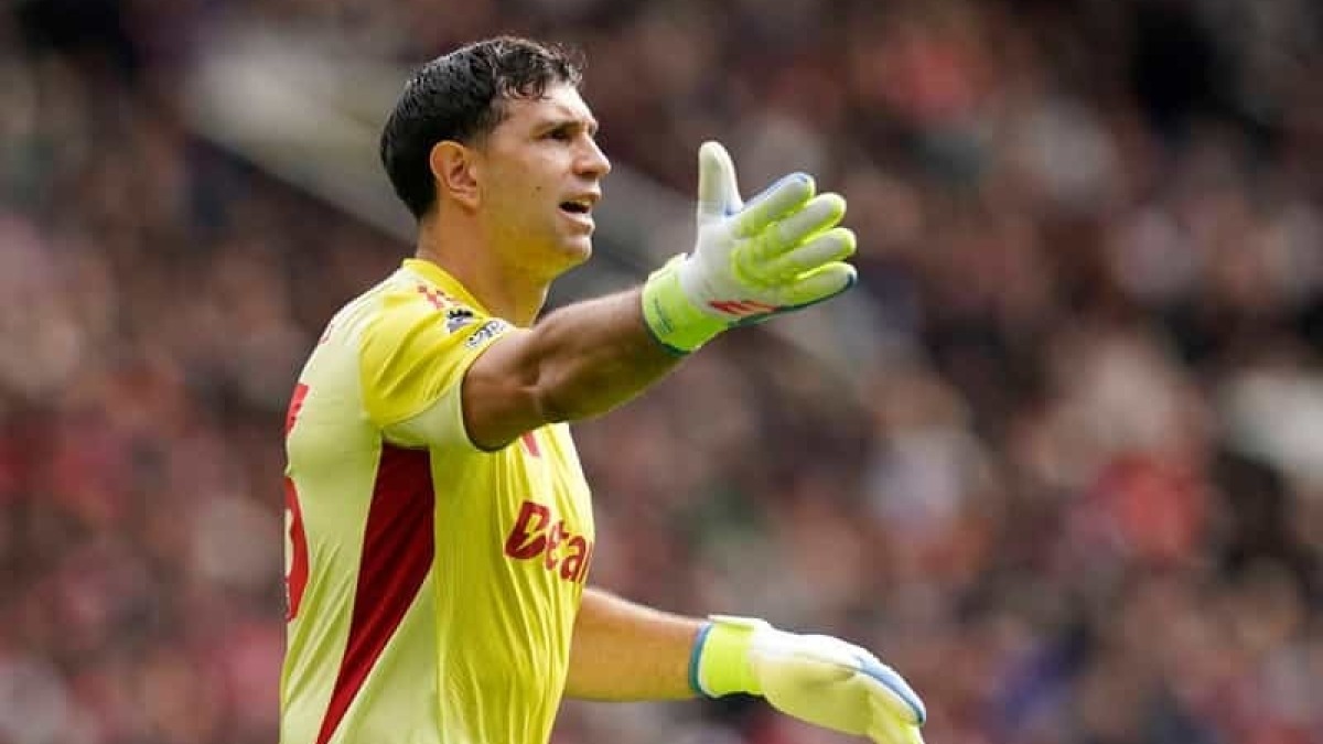 El Dibu Martínez is not leaving Aston Villa