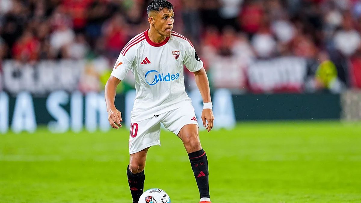 Alexis Sánchez during a match with Sevilla