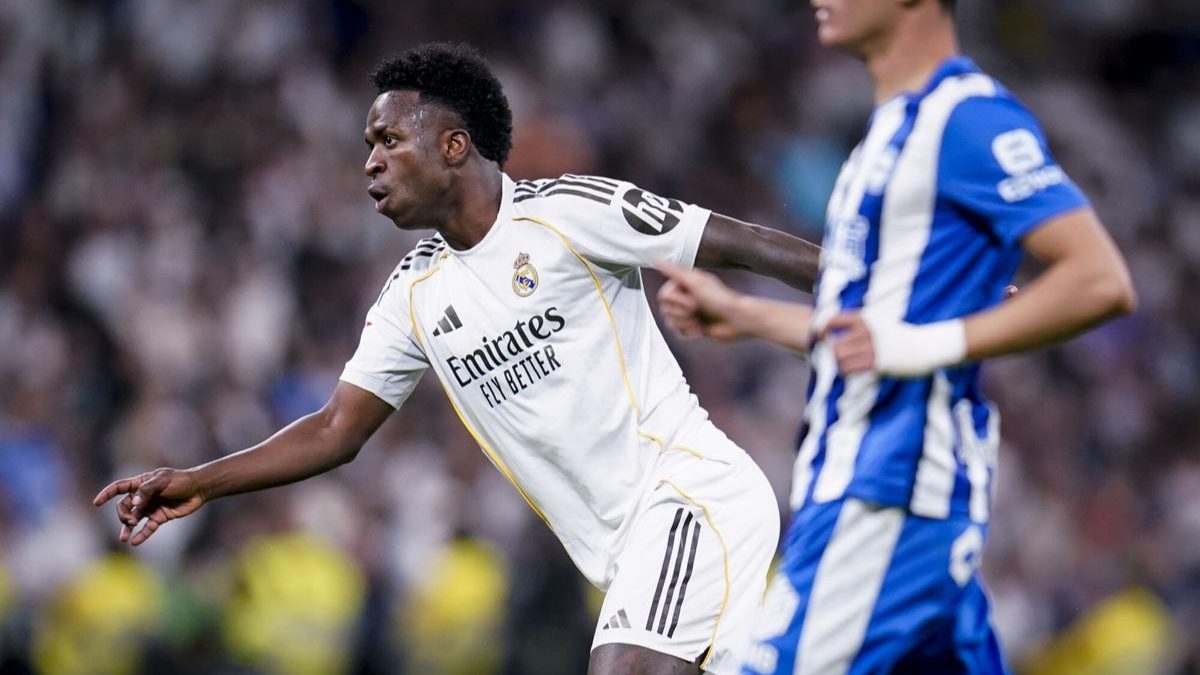 Vinicius durante un Real Madrid - Alavés