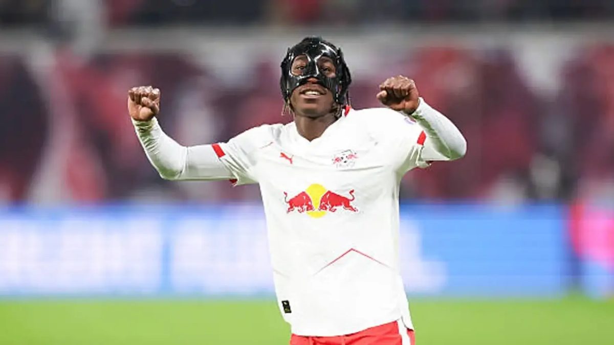 Yan Diomande celebra un gol anotado con el RB Leipzig