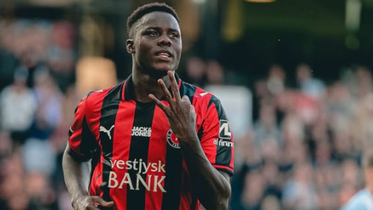 Franculino celebra un gol anotado con el Midtjylland