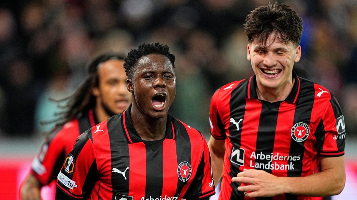 Franculino Djú celebra un gol anotado con el Midtjylland