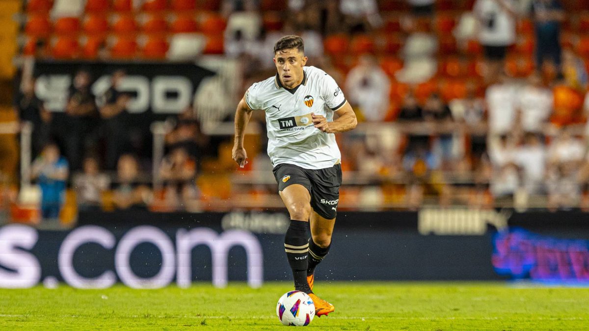 Gabriel Paulista durante un encuentro con el Valencia