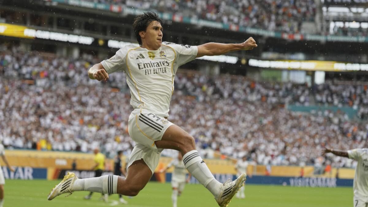 Gonzalo García celebra un gol con el Real Madrid