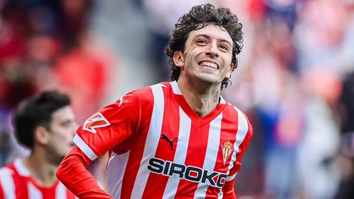 César Gelabert celebra un gol anotado con el Sporting