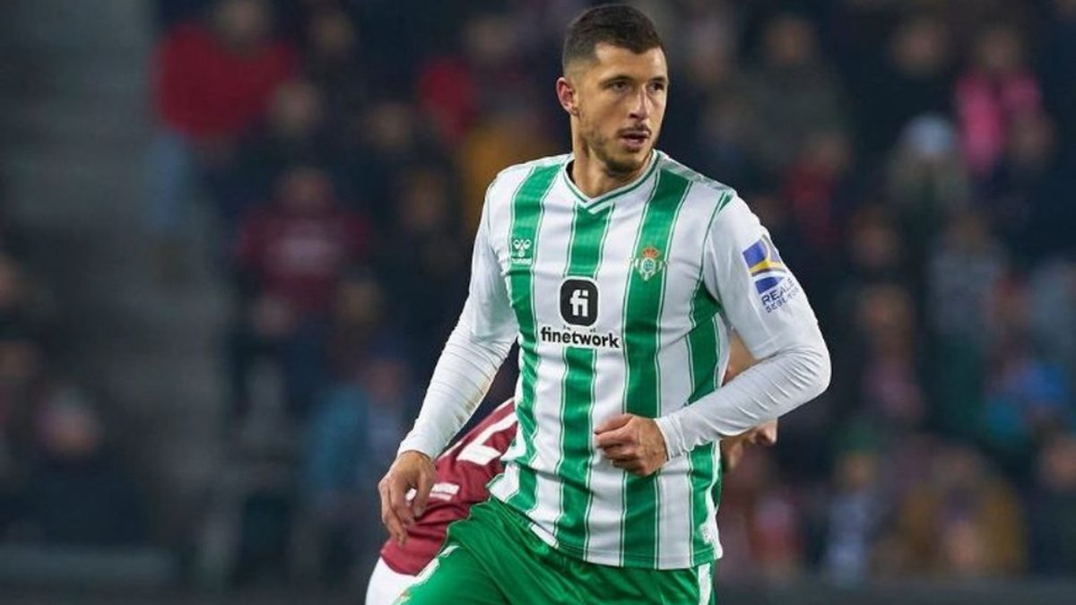 Guido Rodríguez durante un partido con el Real Betis