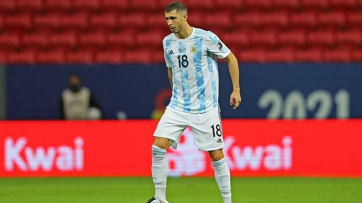 Guido Rodríguez durante un partido con la selección de Argentina