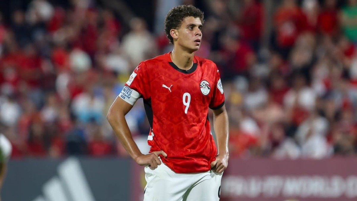 Hamza Abdelkarim with the Egypt jersey