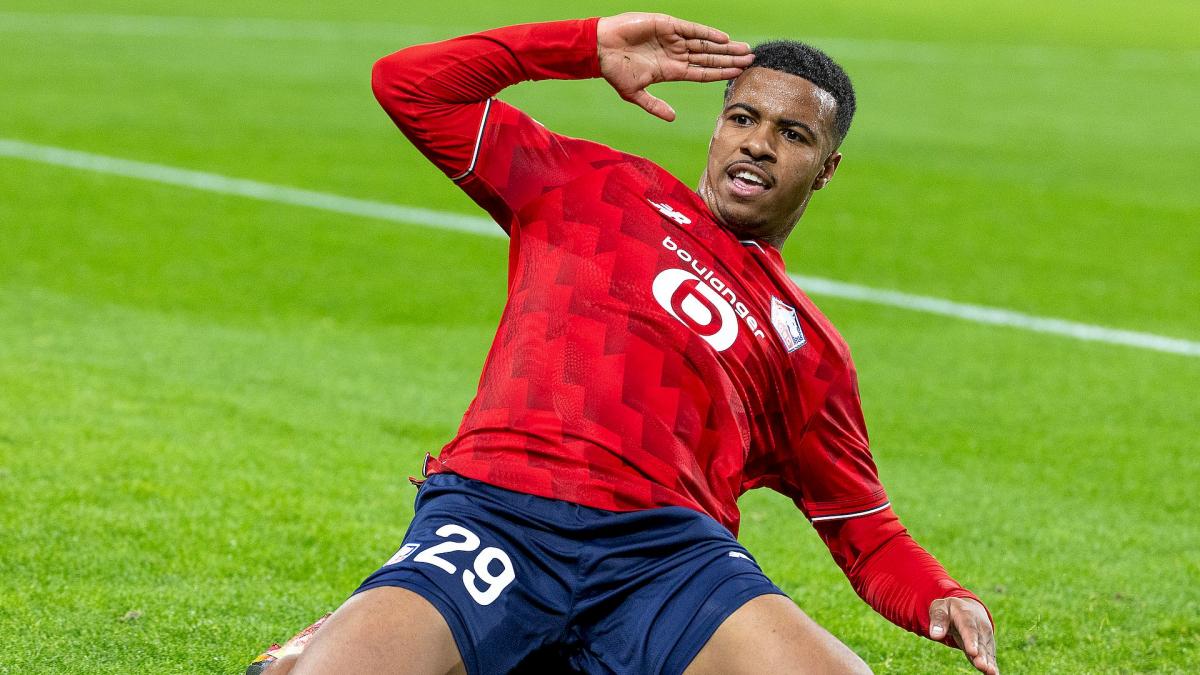 Hamza Igamane celebrates a goal scored with Lille