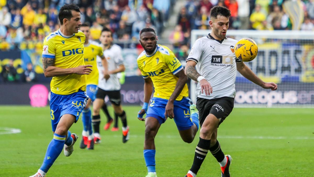 Hugo Duro en un Cádiz - Valencia