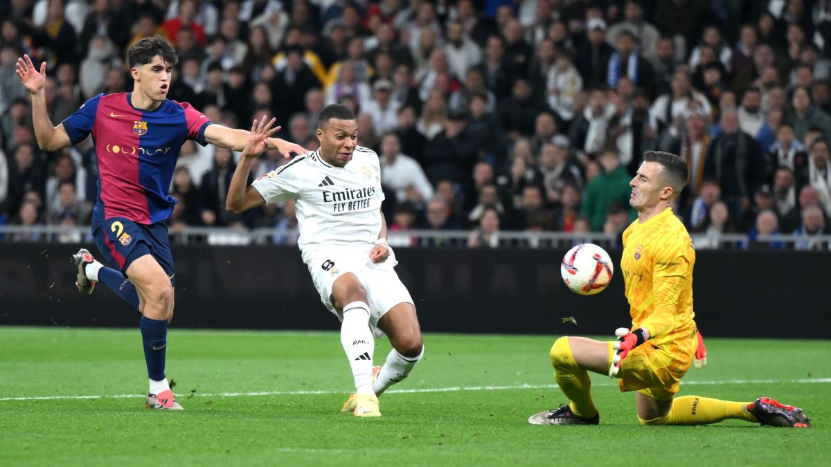 Iñaki Peña durante un Real Madrid - FC Barcelona