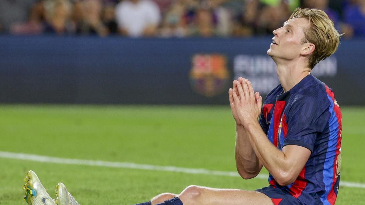 Frenkie de Jong se lamenta de una acción fallada en un partido del Barcelona